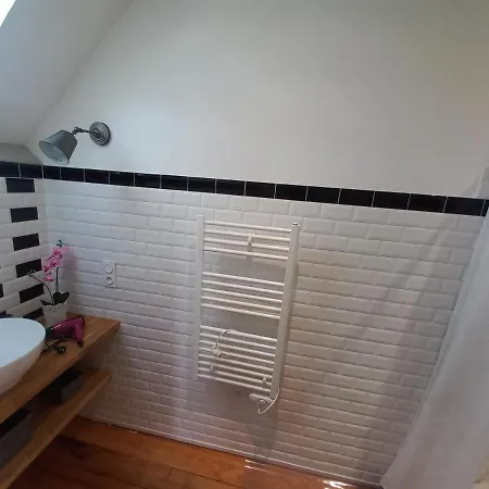 Dom wakacyjny Maison De Avec Jardin Adé