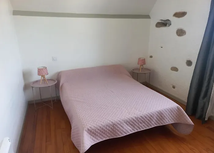 Holiday home Maison De Avec Jardin Ade