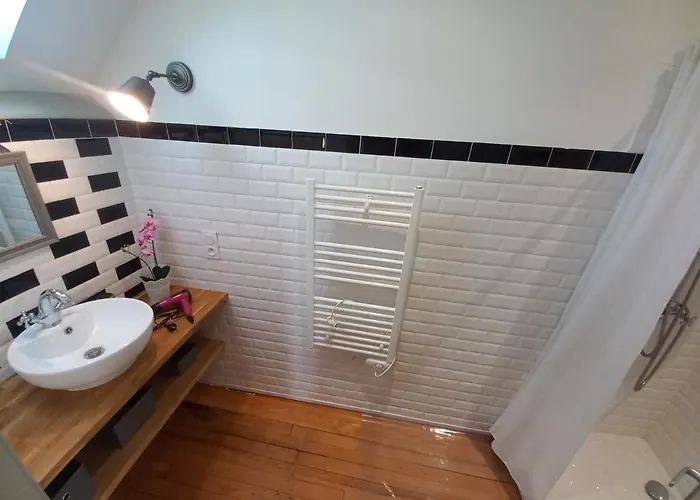 Holiday home Maison De Avec Jardin Ade